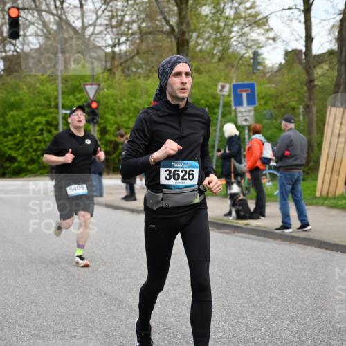 12.04.2026 - 45. Internationalen Wilhelmsburger Insellauf J. Mangold http://msf.ph/oto/9510941 12.04.2026 13:01:42 Ziel 5679, 5472, 5807, 5782, 4666, 5781, 5796, 2675, 2736, 3995, 5188, 5852, 3626, 5409, 5059, 2083, 2083, 5176, 4423, 2185, 5100, 4422, 2733, 4433, 2738, 3129, 3616, 5181, 5117, 3663, 5540, 5137, 4527, 4606, 5455, 4817, 4818 meine-sportfotos.de