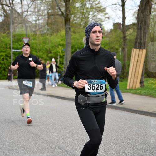 12.04.2026 - 45. Internationalen Wilhelmsburger Insellauf J. Mangold http://msf.ph/oto/9510944 12.04.2026 13:01:42 Ziel 5679, 5472, 5807, 5782, 4666, 5781, 5796, 2675, 2736, 3995, 5188, 5852, 3626, 5409, 5059, 2083, 2083, 5176, 4423, 2185, 5100, 4422, 2733, 4433, 2738, 3129, 3616, 5181, 5117, 3663, 5540, 5137, 4527, 4606, 5455, 4817, 4818 meine-sportfotos.de