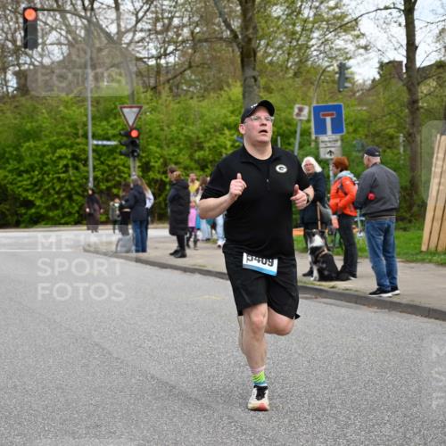 12.04.2026 - 45. Internationalen Wilhelmsburger Insellauf J. Mangold http://msf.ph/oto/9510949 12.04.2026 13:01:43 Ziel 5679, 5472, 5807, 5782, 4666, 5781, 5796, 2675, 2736, 3995, 5188, 5852, 3626, 5409, 5059, 2083, 5176, 4423, 2185, 5100, 4422, 2733, 4433, 2733, 4433, 2738, 3129, 3616, 5181, 5117, 3663, 5540, 5137, 4527, 4606, 5455, 4817, 4818, 4966 meine-sportfotos.de