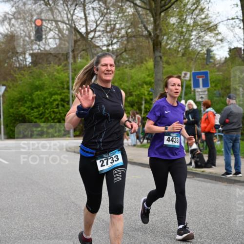 12.04.2026 - 45. Internationalen Wilhelmsburger Insellauf J. Mangold http://msf.ph/oto/9510990 12.04.2026 13:01:48 Ziel 5796, 2675, 2736, 3995, 5188, 5852, 3626, 5409, 5059, 2083, 5176, 4423, 2185, 5100, 4422, 2733, 4433, 2738, 3129, 3616, 3616, 5181, 5117, 3663, 5540, 5137, 4527, 4606, 5455, 4817, 4818, 4966, 2278, 2292, 2057, 5068, 3858, 3859, 4525, 4072, 2086, 5827, 4310, 4308 meine-sportfotos.de