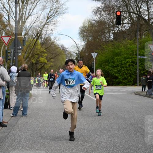12.04.2026 - 45. Internationalen Wilhelmsburger Insellauf J. Mangold http://msf.ph/oto/9510993 12.04.2026 13:01:53 Ziel 2736, 3995, 5188, 5852, 3626, 5409, 5059, 2083, 5176, 4423, 2185, 5100, 4422, 4422, 2733, 4433, 2738, 3129, 3616, 5181, 5117, 3663, 5540, 5137, 4527, 4606, 5455, 4527, 4606, 5455, 4817, 4818, 4966, 2278, 2292, 2057, 5068, 3858, 3859, 4525, 4072, 2086, 5827, 4310, 4308, 5165, 4584, 5123 meine-sportfotos.de
