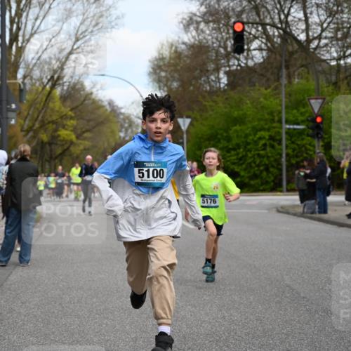 12.04.2026 - 45. Internationalen Wilhelmsburger Insellauf J. Mangold http://msf.ph/oto/9511000 12.04.2026 13:01:54 Ziel 3995, 5188, 5852, 3626, 5409, 5059, 2083, 5176, 4423, 2185, 5100, 4422, 2733, 4433, 2738, 3129, 3616, 5181, 5117, 3663, 5540, 5137, 4527, 4606, 5455, 4817, 4818, 4817, 4818, 4966, 2278, 2292, 2057, 5068, 3858, 3859, 4525, 4072, 2086, 5827, 4310, 4308, 5165, 4584, 5123, 5177, 5178 meine-sportfotos.de
