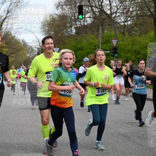 12.04.2026 - 45. Internationalen Wilhelmsburger Insellauf J. Mangold http://msf.ph/oto/9511095 12.04.2026 13:02:07 Ziel 2083, 5176, 4423, 2185, 5100, 4422, 2733, 4433, 2738, 3129, 3616, 5181, 5117, 3663, 5540, 5137, 4527, 4606, 5455, 4817, 4818, 4966, 4966, 2278, 2292, 2057, 5068, 3858, 3859, 4525, 4072, 2086, 5827, 4310, 4308, 5165, 4584, 5123, 5177, 5178, 5658, 5658, 4235, 3128, 5175, 3510, 4618, 4617, 4990, 3170, 4719, 4854, 3761, 4253, 5022, 4239, 3618, 3784, 5329, 5330, 4099, 4576, 4100 meine-sportfotos.de