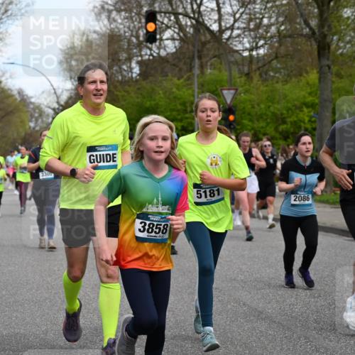 12.04.2026 - 45. Internationalen Wilhelmsburger Insellauf J. Mangold http://msf.ph/oto/9511097 12.04.2026 13:02:07 Ziel 2083, 5176, 4423, 2185, 5100, 4422, 2733, 4433, 2738, 3129, 3616, 5181, 5117, 3663, 5540, 5137, 4527, 4606, 5455, 4817, 4818, 4966, 4966, 2278, 2292, 2057, 5068, 3858, 3859, 4525, 4072, 2086, 5827, 4310, 4308, 5165, 4584, 5123, 5177, 5178, 5658, 5658, 4235, 3128, 5175, 3510, 4618, 4617, 4990, 3170, 4719, 4854, 3761, 4253, 5022, 4239, 3618, 3784, 5329, 5330, 4099, 4576, 4100 meine-sportfotos.de