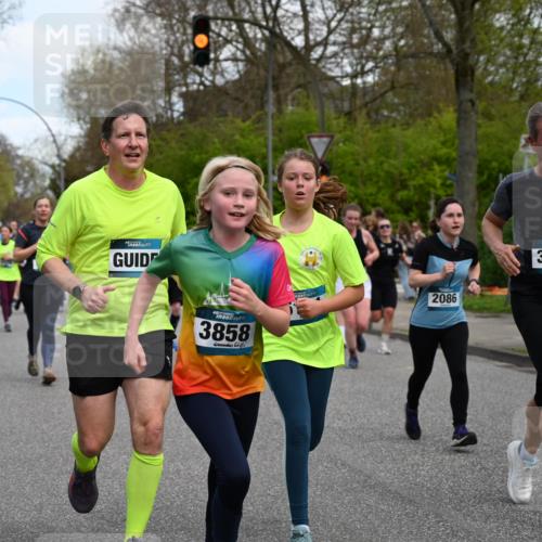 12.04.2026 - 45. Internationalen Wilhelmsburger Insellauf J. Mangold http://msf.ph/oto/9511098 12.04.2026 13:02:07 Ziel 2083, 5176, 4423, 2185, 5100, 4422, 2733, 4433, 2738, 3129, 3616, 5181, 5117, 3663, 5540, 5137, 4527, 4606, 5455, 4817, 4818, 4966, 4966, 2278, 2292, 2057, 5068, 3858, 3859, 4525, 4072, 2086, 5827, 4310, 4308, 5165, 4584, 5123, 5177, 5178, 5658, 5658, 4235, 3128, 5175, 3510, 4618, 4617, 4990, 3170, 4719, 4854, 3761, 4253, 5022, 4239, 3618, 3784, 5329, 5330, 4099, 4576, 4100 meine-sportfotos.de