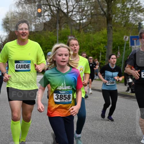 12.04.2026 - 45. Internationalen Wilhelmsburger Insellauf J. Mangold http://msf.ph/oto/9511100 12.04.2026 13:02:07 Ziel 2083, 5176, 4423, 2185, 5100, 4422, 2733, 4433, 2738, 3129, 3616, 5181, 5117, 3663, 5540, 5137, 4527, 4606, 5455, 4817, 4818, 4966, 4966, 2278, 2292, 2057, 5068, 3858, 3859, 4525, 4072, 2086, 5827, 4310, 4308, 5165, 4584, 5123, 5177, 5178, 5658, 5658, 4235, 3128, 5175, 3510, 4618, 4617, 4990, 3170, 4719, 4854, 3761, 4253, 5022, 4239, 3618, 3784, 5329, 5330, 4099, 4576, 4100 meine-sportfotos.de