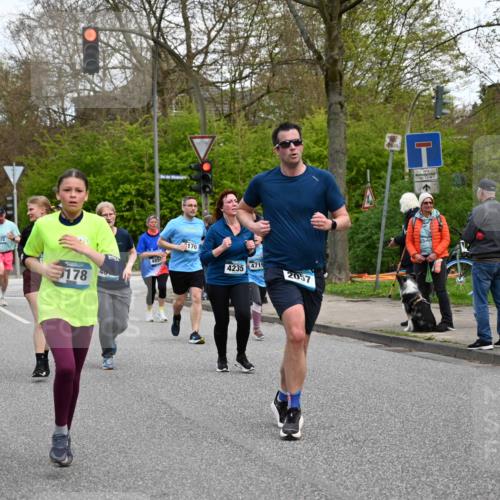 12.04.2026 - 45. Internationalen Wilhelmsburger Insellauf J. Mangold http://msf.ph/oto/9511140 12.04.2026 13:02:13 Ziel 2185, 5100, 4422, 2733, 4433, 2738, 3129, 3616, 5181, 5117, 3663, 5540, 5137, 4527, 4606, 5455, 4817, 4818, 4966, 2278, 2292, 2057, 5068, 3858, 3859, 4525, 4072, 2086, 5827, 4310, 4308, 5165, 5165, 4584, 5123, 5177, 5178, 5658, 4235, 3128, 5175, 3510, 4618, 4617, 4990, 3170, 4719, 4854, 4990, 3170, 4719, 4854, 3761, 4253, 5022, 4239, 3618, 3784, 5329, 5330, 4099, 4576, 4100, 2023, 5091, 5072, 5061, 4858, 5730 meine-sportfotos.de