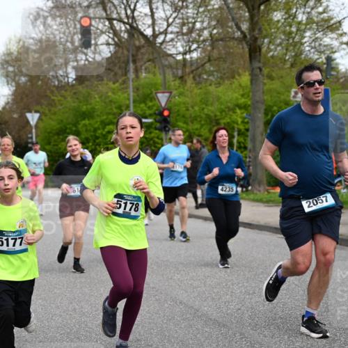 12.04.2026 - 45. Internationalen Wilhelmsburger Insellauf J. Mangold http://msf.ph/oto/9511147 12.04.2026 13:02:14 Ziel 2185, 5100, 4422, 2733, 4433, 2738, 3129, 3616, 5181, 5117, 3663, 5540, 5137, 4527, 4606, 5455, 4817, 4818, 4966, 2278, 2292, 2057, 5068, 3858, 3859, 4525, 4072, 2086, 5827, 4310, 4308, 5165, 4584, 5123, 5177, 5178, 5658, 4235, 3128, 5175, 3510, 4618, 4617, 4990, 3170, 4719, 4854, 3761, 3761, 4253, 5022, 4239, 3618, 3784, 5329, 5330, 4099, 4576, 4100, 2023, 5091, 5072, 5061, 4858, 5730, 4760, 5197 meine-sportfotos.de