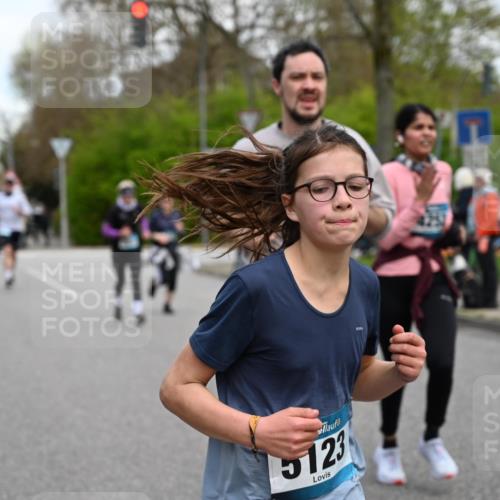 12.04.2026 - 45. Internationalen Wilhelmsburger Insellauf J. Mangold http://msf.ph/oto/9511194 12.04.2026 13:02:21 Ziel 2738, 3129, 3616, 5181, 5117, 3663, 5540, 5137, 4527, 4606, 5455, 4817, 4818, 4966, 2278, 2292, 2057, 5068, 3858, 3859, 4525, 4072, 2086, 5827, 4310, 4308, 5165, 4584, 5123, 5177, 5178, 5658, 4235, 3128, 5175, 5175, 3510, 4618, 4617, 4990, 3170, 4719, 4854, 3761, 4253, 5022, 4239, 3618, 3784, 5329, 5330, 4099, 4576, 4100, 2023, 5091, 5072, 5061, 4858, 5730, 4760, 5197, 5077, 5151, 4805, 4797, 4123, 4650 meine-sportfotos.de