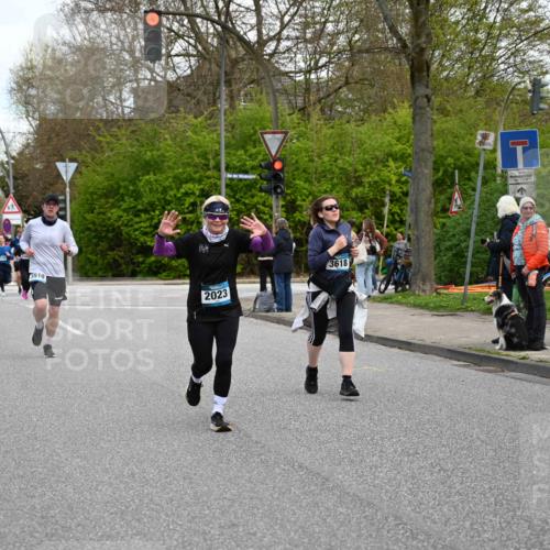 12.04.2026 - 45. Internationalen Wilhelmsburger Insellauf J. Mangold http://msf.ph/oto/9511201 12.04.2026 13:02:23 Ziel 3129, 3616, 5181, 5117, 3663, 5540, 5137, 4527, 4606, 5455, 4817, 4818, 4966, 2278, 2292, 2057, 5068, 3858, 3859, 4525, 4072, 2086, 5827, 4310, 4308, 5165, 4584, 5123, 5177, 5178, 5658, 4235, 3128, 5175, 3510, 4618, 4617, 4990, 3170, 4719, 4854, 3761, 4253, 5022, 4239, 3618, 3784, 5329, 5330, 4099, 4576, 4100, 2023, 5091, 5072, 5061, 4858, 5730, 4760, 5197, 5077, 5151, 4805, 4797, 4123, 4650 meine-sportfotos.de