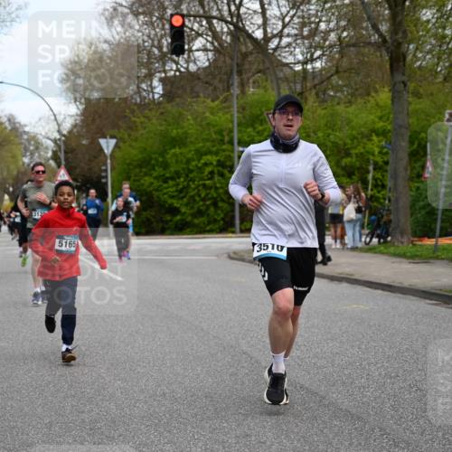 12.04.2026 - 45. Internationalen Wilhelmsburger Insellauf J. Mangold http://msf.ph/oto/9511229 12.04.2026 13:02:26 Ziel 5181, 5117, 3663, 5540, 5137, 4527, 4606, 5455, 4817, 4818, 4966, 2278, 2292, 2057, 5068, 3858, 3859, 4525, 4072, 2086, 5827, 4310, 4308, 5165, 4584, 5123, 5177, 5178, 5658, 4235, 3128, 5175, 3510, 4618, 4617, 4990, 3170, 4719, 4854, 3761, 3761, 4253, 5022, 4239, 3618, 3784, 5329, 5330, 4099, 4576, 4100, 2023, 5091, 5072, 5061, 4858, 5730, 4760, 5197, 4760, 5197, 5077, 5151, 4805, 4797, 4123, 4650, 5162, 4816 meine-sportfotos.de