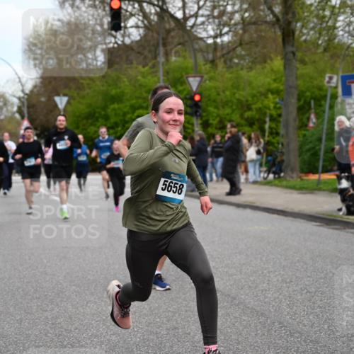 12.04.2026 - 45. Internationalen Wilhelmsburger Insellauf J. Mangold http://msf.ph/oto/9511249 12.04.2026 13:02:29 Ziel 3663, 5540, 5137, 4527, 4606, 5455, 4817, 4818, 4966, 2278, 2292, 2057, 5068, 3858, 3859, 4525, 4072, 2086, 5827, 4310, 4308, 5165, 4584, 5123, 5177, 5178, 5658, 4235, 3128, 5175, 3510, 4618, 4617, 4990, 3170, 4719, 4854, 3761, 4253, 5022, 4239, 3618, 3784, 5329, 5330, 4099, 4576, 4100, 2023, 5091, 5072, 5061, 4858, 5730, 4760, 5197, 5077, 5151, 4805, 4797, 4123, 4650, 5162, 4816, 3454, 3062, 4523, 2704, 4413 meine-sportfotos.de