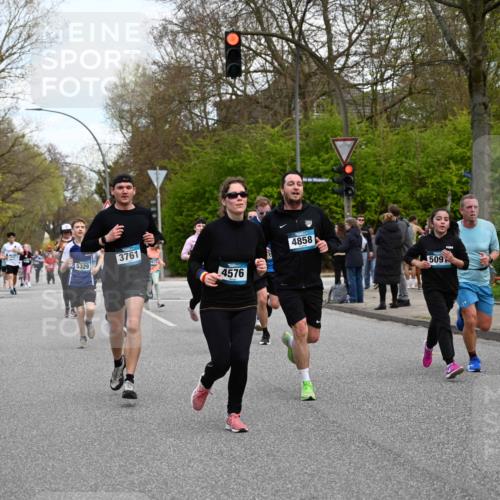 12.04.2026 - 45. Internationalen Wilhelmsburger Insellauf J. Mangold http://msf.ph/oto/9511263 12.04.2026 13:02:31 Ziel 4817, 4818, 4966, 2278, 2292, 2057, 5068, 3858, 3859, 4525, 4072, 2086, 5827, 4310, 4308, 5165, 4584, 5123, 5177, 5178, 5658, 4235, 3128, 5175, 3510, 4618, 4617, 4990, 3170, 4719, 4854, 3761, 4253, 5022, 4239, 3618, 3784, 5329, 5330, 4099, 4576, 4100, 4576, 4100, 2023, 5091, 5072, 5061, 4858, 5730, 4760, 5197, 5077, 5151, 4805, 4797, 4123, 4650, 5162, 4816, 3454, 3062, 4523, 2704, 4413, 5428, 2938, 5116, 4267, 2939 meine-sportfotos.de