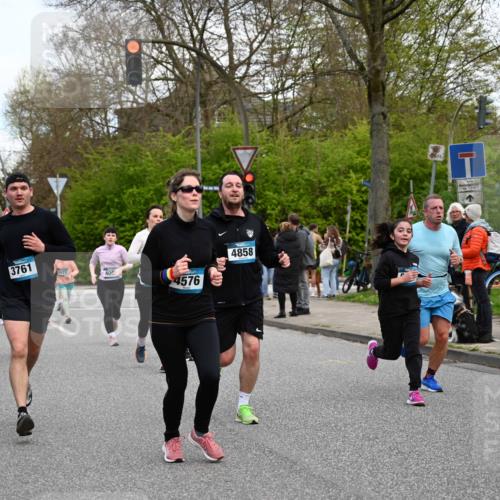 12.04.2026 - 45. Internationalen Wilhelmsburger Insellauf J. Mangold http://msf.ph/oto/9511268 12.04.2026 13:02:31 Ziel 4817, 4818, 4966, 2278, 2292, 2057, 5068, 3858, 3859, 4525, 4072, 2086, 5827, 4310, 4308, 5165, 4584, 5123, 5177, 5178, 5658, 4235, 3128, 5175, 3510, 4618, 4617, 4990, 3170, 4719, 4854, 3761, 4253, 5022, 4239, 3618, 3784, 5329, 5330, 4099, 4576, 4100, 4576, 4100, 2023, 5091, 5072, 5061, 4858, 5730, 4760, 5197, 5077, 5151, 4805, 4797, 4123, 4650, 5162, 4816, 3454, 3062, 4523, 2704, 4413, 5428, 2938, 5116, 4267, 2939 meine-sportfotos.de