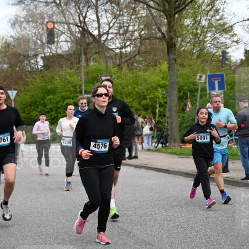 12.04.2026 - 45. Internationalen Wilhelmsburger Insellauf J. Mangold http://msf.ph/oto/9511271 12.04.2026 13:02:32 Ziel 4966, 2278, 2292, 2057, 5068, 3858, 3859, 4525, 4072, 2086, 5827, 4310, 4308, 5165, 4584, 5123, 5177, 5178, 5658, 4235, 3128, 5175, 3510, 4618, 4617, 4990, 3170, 4719, 4854, 3761, 4253, 5022, 4239, 3618, 3784, 5329, 5330, 4099, 4576, 4100, 2023, 5091, 2023, 5091, 5072, 5061, 4858, 5730, 4760, 5197, 5077, 5151, 4805, 4797, 4123, 4123, 4650, 5162, 4816, 3454, 3062, 4523, 2704, 4413, 5428, 2938, 5116, 4267, 2939, 5138 meine-sportfotos.de