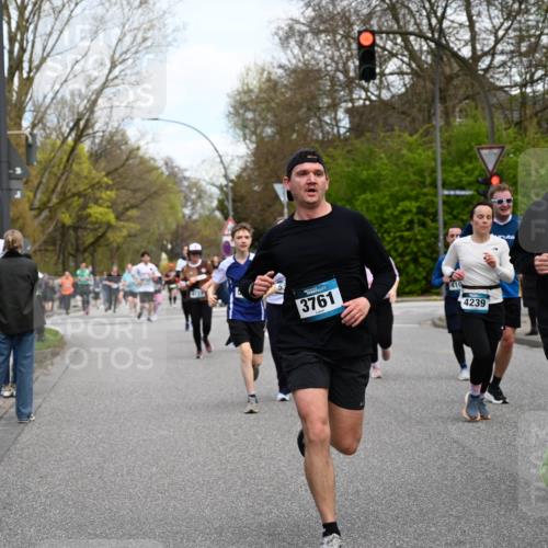 12.04.2026 - 45. Internationalen Wilhelmsburger Insellauf J. Mangold http://msf.ph/oto/9511275 12.04.2026 13:02:32 Ziel 4966, 2278, 2292, 2057, 5068, 3858, 3859, 4525, 4072, 2086, 5827, 4310, 4308, 5165, 4584, 5123, 5177, 5178, 5658, 4235, 3128, 5175, 3510, 4618, 4617, 4990, 3170, 4719, 4854, 3761, 4253, 5022, 4239, 3618, 3784, 5329, 5330, 4099, 4576, 4100, 2023, 5091, 2023, 5091, 5072, 5061, 4858, 5730, 4760, 5197, 5077, 5151, 4805, 4797, 4123, 4123, 4650, 5162, 4816, 3454, 3062, 4523, 2704, 4413, 5428, 2938, 5116, 4267, 2939, 5138 meine-sportfotos.de