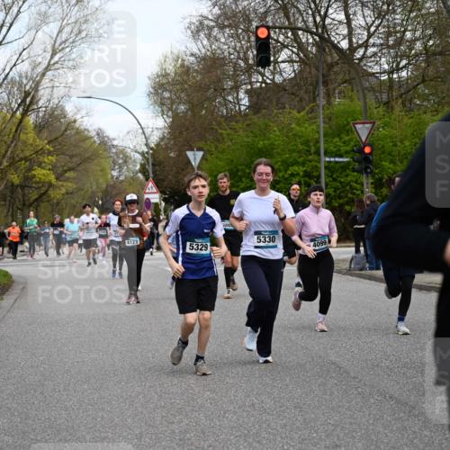 12.04.2026 - 45. Internationalen Wilhelmsburger Insellauf J. Mangold http://msf.ph/oto/9511282 12.04.2026 13:02:33 Ziel 2278, 2292, 2057, 5068, 3858, 3859, 4525, 4072, 2086, 5827, 4310, 4308, 5165, 4584, 5123, 5177, 5178, 5658, 4235, 3128, 5175, 3510, 4618, 4617, 4990, 3170, 4719, 4854, 3761, 4253, 5022, 4239, 3618, 3784, 5329, 5330, 4099, 4576, 4100, 2023, 5091, 5072, 5061, 4858, 5730, 4760, 5197, 5077, 5151, 4805, 4797, 4123, 4650, 4650, 5162, 4816, 3454, 3062, 4523, 2704, 4413, 5428, 2938, 5116, 4267, 2939, 5138, 3489 meine-sportfotos.de