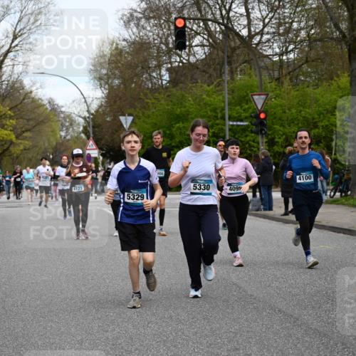 12.04.2026 - 45. Internationalen Wilhelmsburger Insellauf J. Mangold http://msf.ph/oto/9511286 12.04.2026 13:02:34 Ziel 2057, 5068, 3858, 3859, 4525, 4072, 2086, 5827, 4310, 4308, 5165, 4584, 5123, 5177, 5178, 5658, 4235, 3128, 5175, 3510, 4618, 4617, 4990, 3170, 4719, 4854, 3761, 4253, 5022, 4239, 3618, 3784, 5329, 5330, 4099, 4576, 4100, 2023, 5091, 5072, 5072, 5061, 4858, 5730, 4760, 5197, 5077, 5151, 4805, 4797, 4123, 4650, 5162, 4816, 3454, 3062, 4523, 2704, 4413, 5428, 2938, 5116, 4267, 2939, 5138, 3489 meine-sportfotos.de