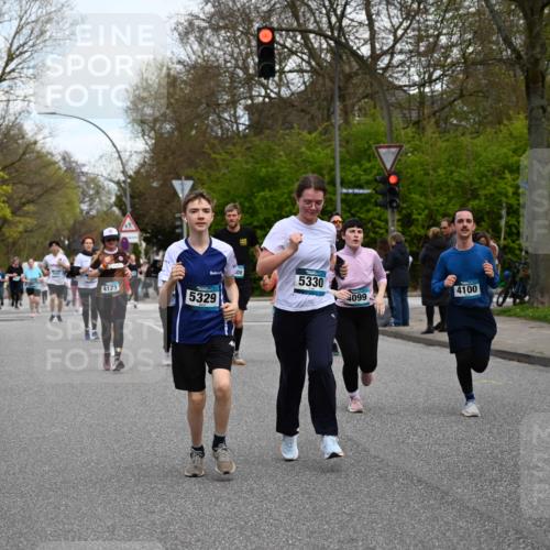 12.04.2026 - 45. Internationalen Wilhelmsburger Insellauf J. Mangold http://msf.ph/oto/9511287 12.04.2026 13:02:34 Ziel 2057, 5068, 3858, 3859, 4525, 4072, 2086, 5827, 4310, 4308, 5165, 4584, 5123, 5177, 5178, 5658, 4235, 3128, 5175, 3510, 4618, 4617, 4990, 3170, 4719, 4854, 3761, 4253, 5022, 4239, 3618, 3784, 5329, 5330, 4099, 4576, 4100, 2023, 5091, 5072, 5072, 5061, 4858, 5730, 4760, 5197, 5077, 5151, 4805, 4797, 4123, 4650, 5162, 4816, 3454, 3062, 4523, 2704, 4413, 5428, 2938, 5116, 4267, 2939, 5138, 3489 meine-sportfotos.de