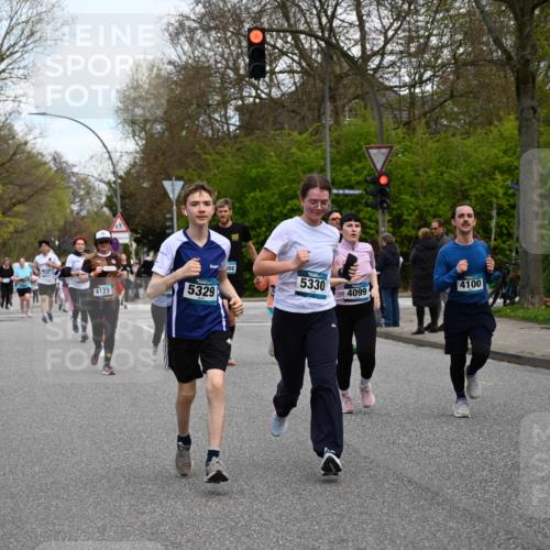 12.04.2026 - 45. Internationalen Wilhelmsburger Insellauf J. Mangold http://msf.ph/oto/9511288 12.04.2026 13:02:34 Ziel 2057, 5068, 3858, 3859, 4525, 4072, 2086, 5827, 4310, 4308, 5165, 4584, 5123, 5177, 5178, 5658, 4235, 3128, 5175, 3510, 4618, 4617, 4990, 3170, 4719, 4854, 3761, 4253, 5022, 4239, 3618, 3784, 5329, 5330, 4099, 4576, 4100, 2023, 5091, 5072, 5072, 5061, 4858, 5730, 4760, 5197, 5077, 5151, 4805, 4797, 4123, 4650, 5162, 4816, 3454, 3062, 4523, 2704, 4413, 5428, 2938, 5116, 4267, 2939, 5138, 3489 meine-sportfotos.de
