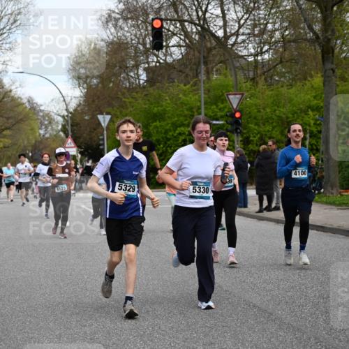 12.04.2026 - 45. Internationalen Wilhelmsburger Insellauf J. Mangold http://msf.ph/oto/9511289 12.04.2026 13:02:34 Ziel 2057, 5068, 3858, 3859, 4525, 4072, 2086, 5827, 4310, 4308, 5165, 4584, 5123, 5177, 5178, 5658, 4235, 3128, 5175, 3510, 4618, 4617, 4990, 3170, 4719, 4854, 3761, 4253, 5022, 4239, 3618, 3784, 5329, 5330, 4099, 4576, 4100, 2023, 5091, 5072, 5072, 5061, 4858, 5730, 4760, 5197, 5077, 5151, 4805, 4797, 4123, 4650, 5162, 4816, 3454, 3062, 4523, 2704, 4413, 5428, 2938, 5116, 4267, 2939, 5138, 3489 meine-sportfotos.de