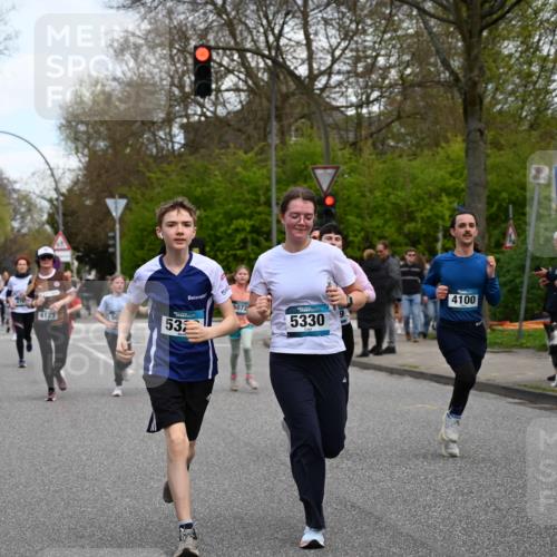 12.04.2026 - 45. Internationalen Wilhelmsburger Insellauf J. Mangold http://msf.ph/oto/9511293 12.04.2026 13:02:34 Ziel 2057, 5068, 3858, 3859, 4525, 4072, 2086, 5827, 4310, 4308, 5165, 4584, 5123, 5177, 5178, 5658, 4235, 3128, 5175, 3510, 4618, 4617, 4990, 3170, 4719, 4854, 3761, 4253, 5022, 4239, 3618, 3784, 5329, 5330, 4099, 4576, 4100, 2023, 5091, 5072, 5072, 5061, 4858, 5730, 4760, 5197, 5077, 5151, 4805, 4797, 4123, 4650, 5162, 4816, 3454, 3062, 4523, 2704, 4413, 5428, 2938, 5116, 4267, 2939, 5138, 3489 meine-sportfotos.de