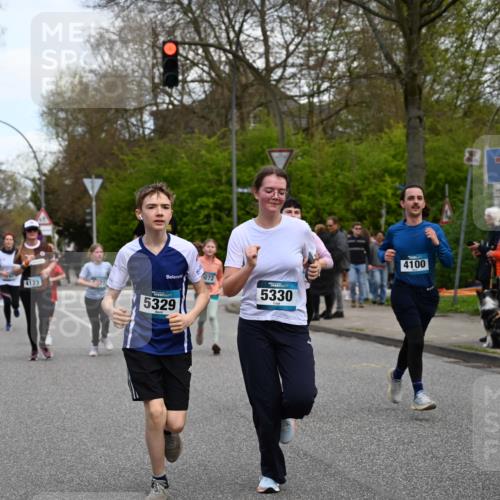 12.04.2026 - 45. Internationalen Wilhelmsburger Insellauf J. Mangold http://msf.ph/oto/9511294 12.04.2026 13:02:34 Ziel 2057, 5068, 3858, 3859, 4525, 4072, 2086, 5827, 4310, 4308, 5165, 4584, 5123, 5177, 5178, 5658, 4235, 3128, 5175, 3510, 4618, 4617, 4990, 3170, 4719, 4854, 3761, 4253, 5022, 4239, 3618, 3784, 5329, 5330, 4099, 4576, 4100, 2023, 5091, 5072, 5072, 5061, 4858, 5730, 4760, 5197, 5077, 5151, 4805, 4797, 4123, 4650, 5162, 4816, 3454, 3062, 4523, 2704, 4413, 5428, 2938, 5116, 4267, 2939, 5138, 3489 meine-sportfotos.de