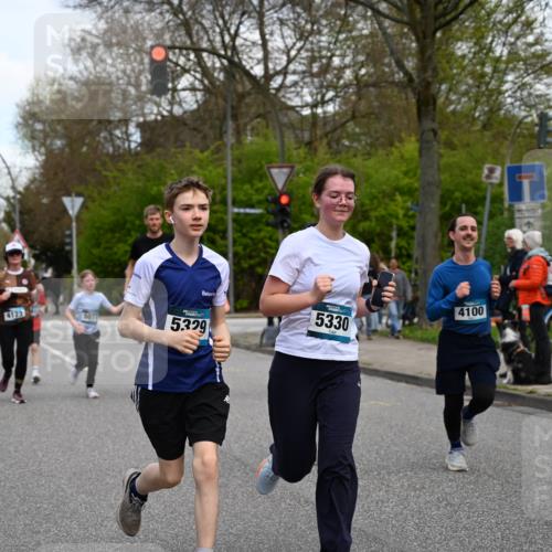 12.04.2026 - 45. Internationalen Wilhelmsburger Insellauf J. Mangold http://msf.ph/oto/9511297 12.04.2026 13:02:35 Ziel 5068, 3858, 3859, 4525, 4072, 2086, 5827, 4310, 4308, 5165, 4584, 5123, 5177, 5178, 5658, 4235, 3128, 5175, 3510, 4618, 4617, 4990, 3170, 4719, 4854, 3761, 4253, 5022, 4239, 3618, 3784, 5329, 5330, 4099, 4576, 4100, 2023, 5091, 5072, 5061, 4858, 5730, 4760, 5197, 5077, 5151, 4805, 4797, 4123, 4650, 5162, 4816, 3454, 3062, 4523, 2704, 4413, 5428, 2938, 5116, 4267, 2939, 5138, 3489, 5683 meine-sportfotos.de