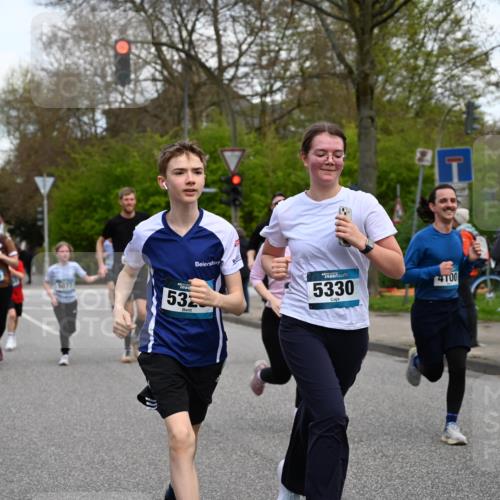 12.04.2026 - 45. Internationalen Wilhelmsburger Insellauf J. Mangold http://msf.ph/oto/9511300 12.04.2026 13:02:35 Ziel 5068, 3858, 3859, 4525, 4072, 2086, 5827, 4310, 4308, 5165, 4584, 5123, 5177, 5178, 5658, 4235, 3128, 5175, 3510, 4618, 4617, 4990, 3170, 4719, 4854, 3761, 4253, 5022, 4239, 3618, 3784, 5329, 5330, 4099, 4576, 4100, 2023, 5091, 5072, 5061, 4858, 5730, 4760, 5197, 5077, 5151, 4805, 4797, 4123, 4650, 5162, 4816, 3454, 3062, 4523, 2704, 4413, 5428, 2938, 5116, 4267, 2939, 5138, 3489, 5683 meine-sportfotos.de