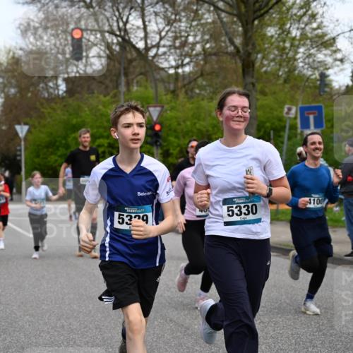 12.04.2026 - 45. Internationalen Wilhelmsburger Insellauf J. Mangold http://msf.ph/oto/9511301 12.04.2026 13:02:35 Ziel 5068, 3858, 3859, 4525, 4072, 2086, 5827, 4310, 4308, 5165, 4584, 5123, 5177, 5178, 5658, 4235, 3128, 5175, 3510, 4618, 4617, 4990, 3170, 4719, 4854, 3761, 4253, 5022, 4239, 3618, 3784, 5329, 5330, 4099, 4576, 4100, 2023, 5091, 5072, 5061, 4858, 5730, 4760, 5197, 5077, 5151, 4805, 4797, 4123, 4650, 5162, 4816, 3454, 3062, 4523, 2704, 4413, 5428, 2938, 5116, 4267, 2939, 5138, 3489, 5683 meine-sportfotos.de