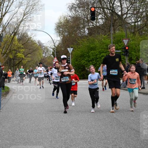 12.04.2026 - 45. Internationalen Wilhelmsburger Insellauf J. Mangold http://msf.ph/oto/9511308 12.04.2026 13:02:36 Ziel 4072, 2086, 5827, 4310, 4308, 5165, 4584, 5123, 5177, 5178, 5658, 4235, 3128, 5175, 3510, 4618, 4617, 4990, 3170, 4719, 4854, 3761, 4253, 5022, 4239, 3618, 3784, 5329, 5330, 4099, 4576, 4100, 2023, 5091, 5072, 5061, 4858, 5730, 4760, 5197, 5077, 5151, 4805, 4797, 4123, 4650, 5162, 4816, 5162, 4816, 3454, 3062, 4523, 2704, 4413, 5428, 2938, 5116, 4267, 2939, 5138, 3489, 5683 meine-sportfotos.de