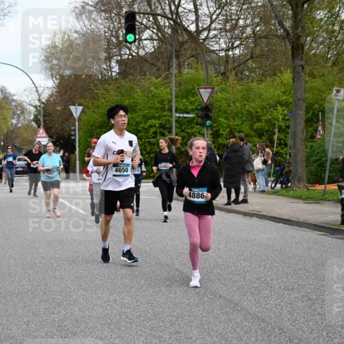 12.04.2026 - 45. Internationalen Wilhelmsburger Insellauf J. Mangold http://msf.ph/oto/9511347 12.04.2026 13:02:43 Ziel 5177, 5178, 5658, 4235, 3128, 5175, 3510, 4618, 4617, 4990, 3170, 4719, 4854, 3761, 4253, 5022, 4239, 3618, 3784, 5329, 5330, 4099, 4576, 4100, 2023, 5091, 5072, 5061, 4858, 5730, 4760, 5197, 5077, 5151, 4805, 4797, 4123, 4650, 5162, 4816, 3454, 3062, 4523, 2704, 4413, 5428, 2938, 5116, 4267, 2939, 5428, 2938, 5116, 4267, 2939, 5138, 3489, 5683, 5436, 3313, 5470, 4743 meine-sportfotos.de