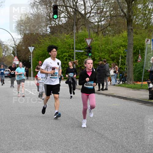 12.04.2026 - 45. Internationalen Wilhelmsburger Insellauf J. Mangold http://msf.ph/oto/9511348 12.04.2026 13:02:43 Ziel 5177, 5178, 5658, 4235, 3128, 5175, 3510, 4618, 4617, 4990, 3170, 4719, 4854, 3761, 4253, 5022, 4239, 3618, 3784, 5329, 5330, 4099, 4576, 4100, 2023, 5091, 5072, 5061, 4858, 5730, 4760, 5197, 5077, 5151, 4805, 4797, 4123, 4650, 5162, 4816, 3454, 3062, 4523, 2704, 4413, 5428, 2938, 5116, 4267, 2939, 5428, 2938, 5116, 4267, 2939, 5138, 3489, 5683, 5436, 3313, 5470, 4743 meine-sportfotos.de