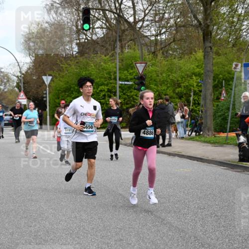 12.04.2026 - 45. Internationalen Wilhelmsburger Insellauf J. Mangold http://msf.ph/oto/9511349 12.04.2026 13:02:43 Ziel 5177, 5178, 5658, 4235, 3128, 5175, 3510, 4618, 4617, 4990, 3170, 4719, 4854, 3761, 4253, 5022, 4239, 3618, 3784, 5329, 5330, 4099, 4576, 4100, 2023, 5091, 5072, 5061, 4858, 5730, 4760, 5197, 5077, 5151, 4805, 4797, 4123, 4650, 5162, 4816, 3454, 3062, 4523, 2704, 4413, 5428, 2938, 5116, 4267, 2939, 5428, 2938, 5116, 4267, 2939, 5138, 3489, 5683, 5436, 3313, 5470, 4743 meine-sportfotos.de