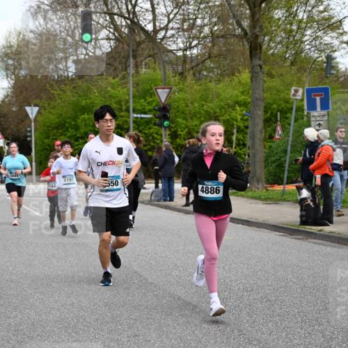 12.04.2026 - 45. Internationalen Wilhelmsburger Insellauf J. Mangold http://msf.ph/oto/9511354 12.04.2026 13:02:43 Ziel 5177, 5178, 5658, 4235, 3128, 5175, 3510, 4618, 4617, 4990, 3170, 4719, 4854, 3761, 4253, 5022, 4239, 3618, 3784, 5329, 5330, 4099, 4576, 4100, 2023, 5091, 5072, 5061, 4858, 5730, 4760, 5197, 5077, 5151, 4805, 4797, 4123, 4650, 5162, 4816, 3454, 3062, 4523, 2704, 4413, 5428, 2938, 5116, 4267, 2939, 5428, 2938, 5116, 4267, 2939, 5138, 3489, 5683, 5436, 3313, 5470, 4743 meine-sportfotos.de