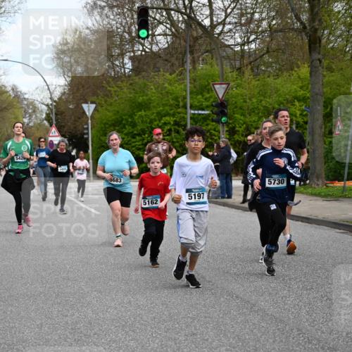 12.04.2026 - 45. Internationalen Wilhelmsburger Insellauf J. Mangold http://msf.ph/oto/9511374 12.04.2026 13:02:46 Ziel 5175, 3510, 4618, 4617, 4990, 3170, 4719, 4854, 3761, 4253, 5022, 4239, 3618, 3784, 5329, 5330, 4099, 4576, 4100, 2023, 5091, 5072, 5061, 4858, 5730, 4760, 5197, 5077, 5151, 4805, 4797, 4123, 4650, 5162, 4816, 3454, 3062, 4523, 2704, 4413, 5428, 2938, 5116, 4267, 2939, 5138, 3489, 5683, 5436, 3313, 5470, 4743, 4323, 3962, 3652 meine-sportfotos.de