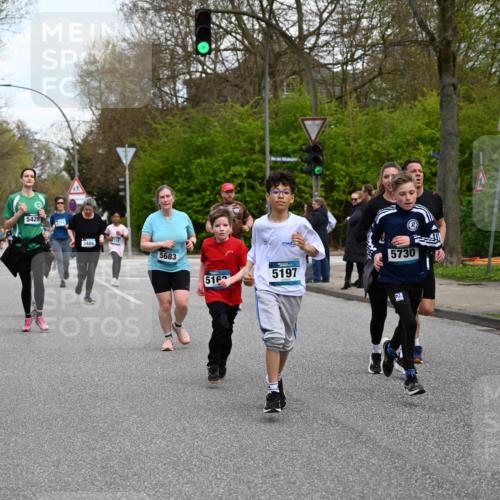 12.04.2026 - 45. Internationalen Wilhelmsburger Insellauf J. Mangold http://msf.ph/oto/9511375 12.04.2026 13:02:46 Ziel 5175, 3510, 4618, 4617, 4990, 3170, 4719, 4854, 3761, 4253, 5022, 4239, 3618, 3784, 5329, 5330, 4099, 4576, 4100, 2023, 5091, 5072, 5061, 4858, 5730, 4760, 5197, 5077, 5151, 4805, 4797, 4123, 4650, 5162, 4816, 3454, 3062, 4523, 2704, 4413, 5428, 2938, 5116, 4267, 2939, 5138, 3489, 5683, 5436, 3313, 5470, 4743, 4323, 3962, 3652 meine-sportfotos.de