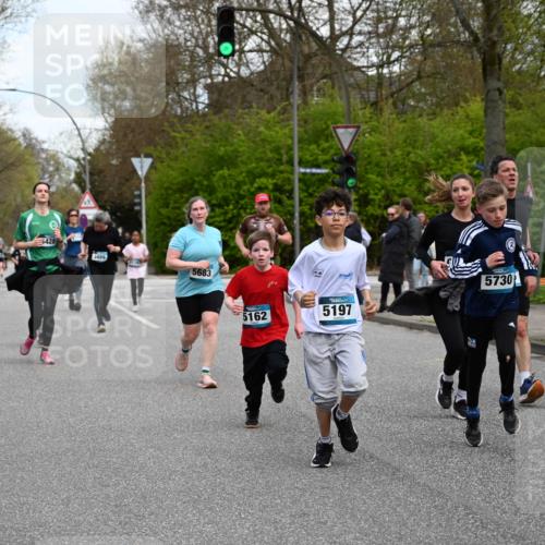 12.04.2026 - 45. Internationalen Wilhelmsburger Insellauf J. Mangold http://msf.ph/oto/9511378 12.04.2026 13:02:46 Ziel 5175, 3510, 4618, 4617, 4990, 3170, 4719, 4854, 3761, 4253, 5022, 4239, 3618, 3784, 5329, 5330, 4099, 4576, 4100, 2023, 5091, 5072, 5061, 4858, 5730, 4760, 5197, 5077, 5151, 4805, 4797, 4123, 4650, 5162, 4816, 3454, 3062, 4523, 2704, 4413, 5428, 2938, 5116, 4267, 2939, 5138, 3489, 5683, 5436, 3313, 5470, 4743, 4323, 3962, 3652 meine-sportfotos.de