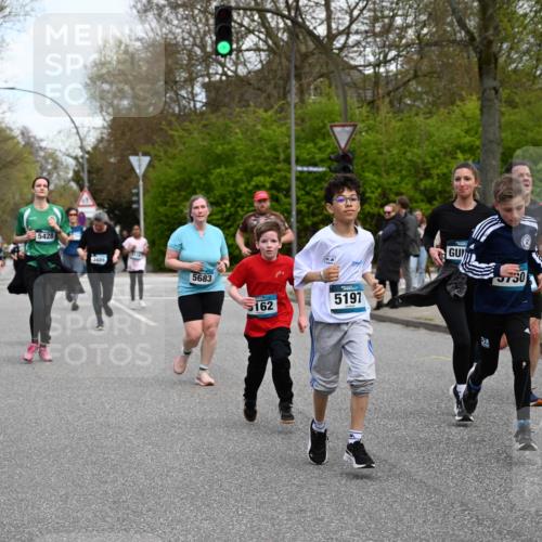 12.04.2026 - 45. Internationalen Wilhelmsburger Insellauf J. Mangold http://msf.ph/oto/9511379 12.04.2026 13:02:46 Ziel 5175, 3510, 4618, 4617, 4990, 3170, 4719, 4854, 3761, 4253, 5022, 4239, 3618, 3784, 5329, 5330, 4099, 4576, 4100, 2023, 5091, 5072, 5061, 4858, 5730, 4760, 5197, 5077, 5151, 4805, 4797, 4123, 4650, 5162, 4816, 3454, 3062, 4523, 2704, 4413, 5428, 2938, 5116, 4267, 2939, 5138, 3489, 5683, 5436, 3313, 5470, 4743, 4323, 3962, 3652 meine-sportfotos.de