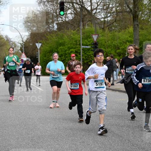 12.04.2026 - 45. Internationalen Wilhelmsburger Insellauf J. Mangold http://msf.ph/oto/9511380 12.04.2026 13:02:46 Ziel 5175, 3510, 4618, 4617, 4990, 3170, 4719, 4854, 3761, 4253, 5022, 4239, 3618, 3784, 5329, 5330, 4099, 4576, 4100, 2023, 5091, 5072, 5061, 4858, 5730, 4760, 5197, 5077, 5151, 4805, 4797, 4123, 4650, 5162, 4816, 3454, 3062, 4523, 2704, 4413, 5428, 2938, 5116, 4267, 2939, 5138, 3489, 5683, 5436, 3313, 5470, 4743, 4323, 3962, 3652 meine-sportfotos.de
