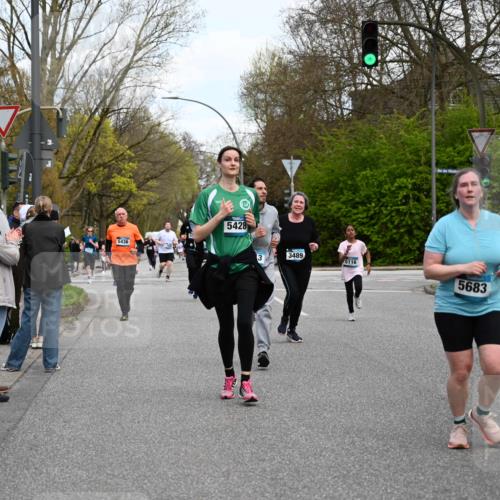 12.04.2026 - 45. Internationalen Wilhelmsburger Insellauf J. Mangold http://msf.ph/oto/9511391 12.04.2026 13:02:48 Ziel 4618, 4617, 4990, 3170, 4719, 4854, 3761, 4253, 5022, 4239, 3618, 3784, 5329, 5330, 4099, 4576, 4100, 2023, 5091, 5072, 5061, 4858, 5730, 4760, 5197, 5077, 5151, 4805, 4797, 4123, 4650, 5162, 4816, 5162, 4816, 3454, 3062, 4523, 2704, 4413, 5428, 2938, 5116, 4267, 2939, 5138, 3489, 5683, 5436, 3313, 5470, 4743, 4323, 3962, 3652 meine-sportfotos.de