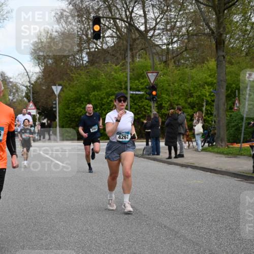12.04.2026 - 45. Internationalen Wilhelmsburger Insellauf J. Mangold http://msf.ph/oto/9511422 12.04.2026 13:02:54 Ziel 3784, 5329, 5330, 4099, 4576, 4100, 2023, 5091, 5072, 5061, 4858, 5730, 4760, 5197, 5077, 5151, 4805, 4797, 4123, 4650, 5162, 4816, 3454, 3062, 4523, 2704, 4413, 5428, 2938, 5116, 4267, 2939, 5138, 3489, 5683, 5436, 3313, 5470, 4743, 4323, 3962, 3652, 2642, 4780, 5063, 2508, 5200 meine-sportfotos.de