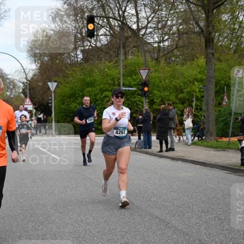 12.04.2026 - 45. Internationalen Wilhelmsburger Insellauf J. Mangold http://msf.ph/oto/9511423 12.04.2026 13:02:54 Ziel 3784, 5329, 5330, 4099, 4576, 4100, 2023, 5091, 5072, 5061, 4858, 5730, 4760, 5197, 5077, 5151, 4805, 4797, 4123, 4650, 5162, 4816, 3454, 3062, 4523, 2704, 4413, 5428, 2938, 5116, 4267, 2939, 5138, 3489, 5683, 5436, 3313, 5470, 4743, 4323, 3962, 3652, 2642, 4780, 5063, 2508, 5200 meine-sportfotos.de