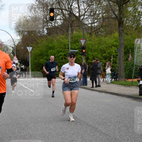 12.04.2026 - 45. Internationalen Wilhelmsburger Insellauf J. Mangold http://msf.ph/oto/9511425 12.04.2026 13:02:54 Ziel 3784, 5329, 5330, 4099, 4576, 4100, 2023, 5091, 5072, 5061, 4858, 5730, 4760, 5197, 5077, 5151, 4805, 4797, 4123, 4650, 5162, 4816, 3454, 3062, 4523, 2704, 4413, 5428, 2938, 5116, 4267, 2939, 5138, 3489, 5683, 5436, 3313, 5470, 4743, 4323, 3962, 3652, 2642, 4780, 5063, 2508, 5200 meine-sportfotos.de