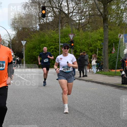 12.04.2026 - 45. Internationalen Wilhelmsburger Insellauf J. Mangold http://msf.ph/oto/9511428 12.04.2026 13:02:54 Ziel 3784, 5329, 5330, 4099, 4576, 4100, 2023, 5091, 5072, 5061, 4858, 5730, 4760, 5197, 5077, 5151, 4805, 4797, 4123, 4650, 5162, 4816, 3454, 3062, 4523, 2704, 4413, 5428, 2938, 5116, 4267, 2939, 5138, 3489, 5683, 5436, 3313, 5470, 4743, 4323, 3962, 3652, 2642, 4780, 5063, 2508, 5200 meine-sportfotos.de
