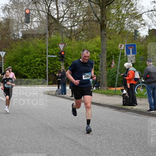 12.04.2026 - 45. Internationalen Wilhelmsburger Insellauf J. Mangold http://msf.ph/oto/9511429 12.04.2026 13:02:56 Ziel 4576, 4100, 2023, 5091, 5072, 5061, 4858, 5730, 4760, 5197, 5077, 5151, 4805, 4797, 4123, 4650, 5162, 4816, 3454, 3062, 4523, 2704, 4413, 5428, 2938, 5116, 4267, 2939, 5138, 5138, 3489, 5683, 5436, 3313, 5470, 4743, 4323, 3962, 4323, 3962, 3652, 2642, 4780, 5063, 2508, 5200, 5208, 4842, 2287 meine-sportfotos.de