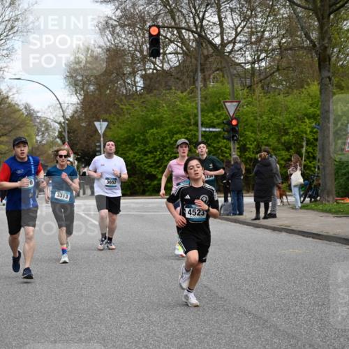 12.04.2026 - 45. Internationalen Wilhelmsburger Insellauf J. Mangold http://msf.ph/oto/9511445 12.04.2026 13:02:58 Ziel 5072, 5061, 4858, 5730, 4760, 5197, 5077, 5151, 4805, 4797, 4123, 4650, 5162, 4816, 3454, 3062, 4523, 2704, 4413, 5428, 2938, 5116, 4267, 2939, 5138, 3489, 5683, 5436, 3313, 5470, 4743, 4323, 3962, 3652, 2642, 4780, 5063, 2508, 5200, 5208, 4842, 2287, 4843, 4526, 5475, 2007, 3523 meine-sportfotos.de