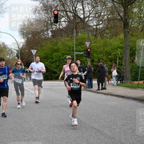 12.04.2026 - 45. Internationalen Wilhelmsburger Insellauf J. Mangold http://msf.ph/oto/9511446 12.04.2026 13:02:58 Ziel 5072, 5061, 4858, 5730, 4760, 5197, 5077, 5151, 4805, 4797, 4123, 4650, 5162, 4816, 3454, 3062, 4523, 2704, 4413, 5428, 2938, 5116, 4267, 2939, 5138, 3489, 5683, 5436, 3313, 5470, 4743, 4323, 3962, 3652, 2642, 4780, 5063, 2508, 5200, 5208, 4842, 2287, 4843, 4526, 5475, 2007, 3523 meine-sportfotos.de