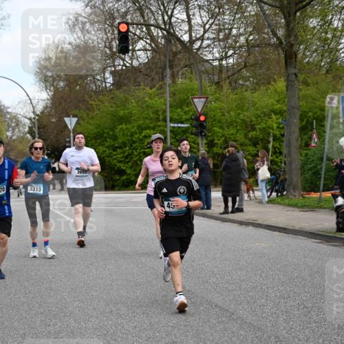 12.04.2026 - 45. Internationalen Wilhelmsburger Insellauf J. Mangold http://msf.ph/oto/9511447 12.04.2026 13:02:58 Ziel 5072, 5061, 4858, 5730, 4760, 5197, 5077, 5151, 4805, 4797, 4123, 4650, 5162, 4816, 3454, 3062, 4523, 2704, 4413, 5428, 2938, 5116, 4267, 2939, 5138, 3489, 5683, 5436, 3313, 5470, 4743, 4323, 3962, 3652, 2642, 4780, 5063, 2508, 5200, 5208, 4842, 2287, 4843, 4526, 5475, 2007, 3523 meine-sportfotos.de