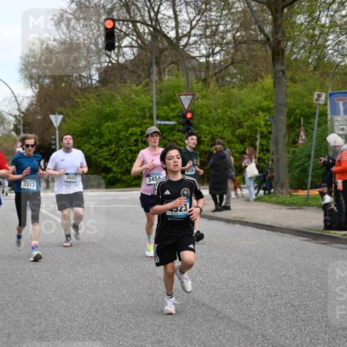 12.04.2026 - 45. Internationalen Wilhelmsburger Insellauf J. Mangold http://msf.ph/oto/9511449 12.04.2026 13:02:58 Ziel 5072, 5061, 4858, 5730, 4760, 5197, 5077, 5151, 4805, 4797, 4123, 4650, 5162, 4816, 3454, 3062, 4523, 2704, 4413, 5428, 2938, 5116, 4267, 2939, 5138, 3489, 5683, 5436, 3313, 5470, 4743, 4323, 3962, 3652, 2642, 4780, 5063, 2508, 5200, 5208, 4842, 2287, 4843, 4526, 5475, 2007, 3523 meine-sportfotos.de